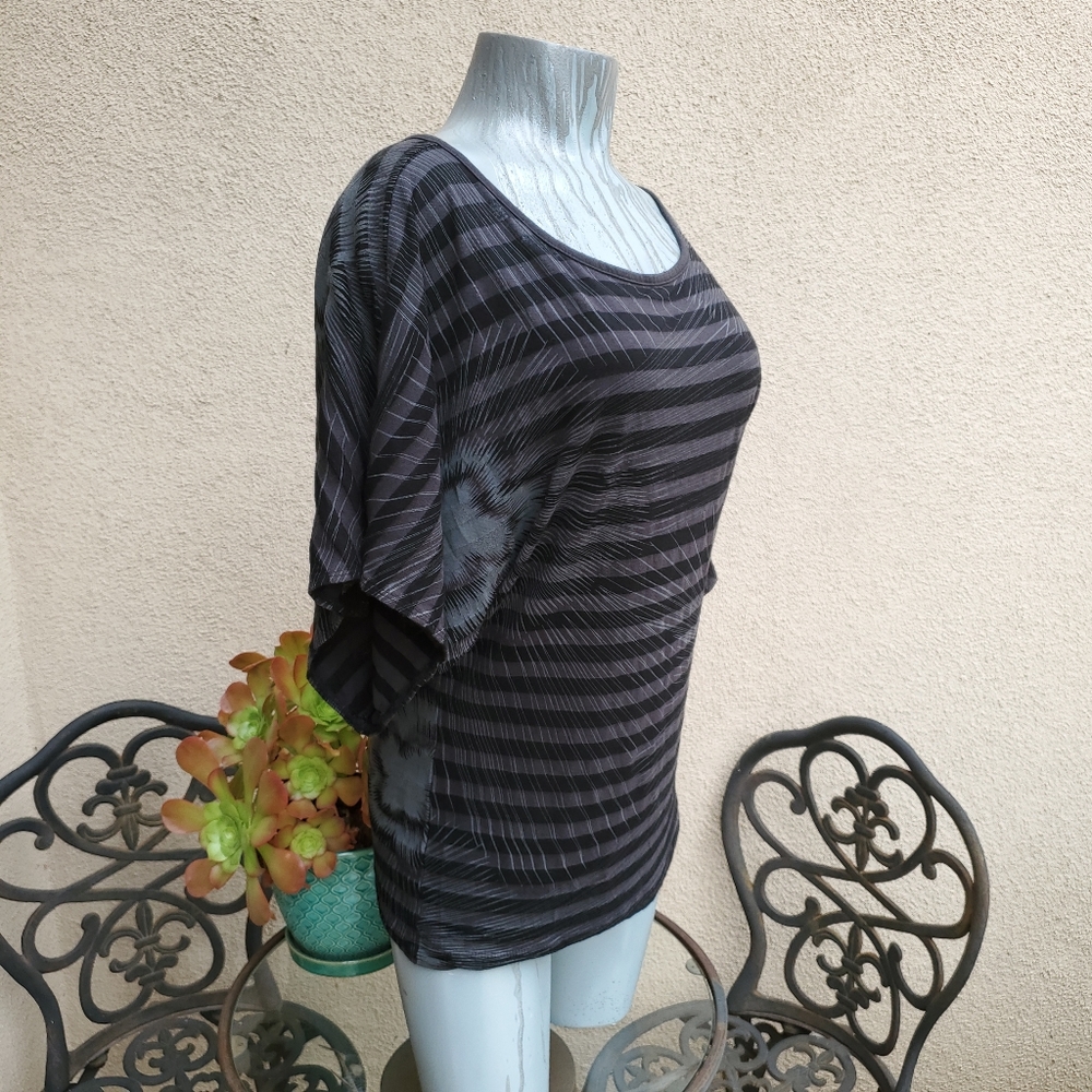 3/$33 Roxy Ladies Top - Picture 5 of 5